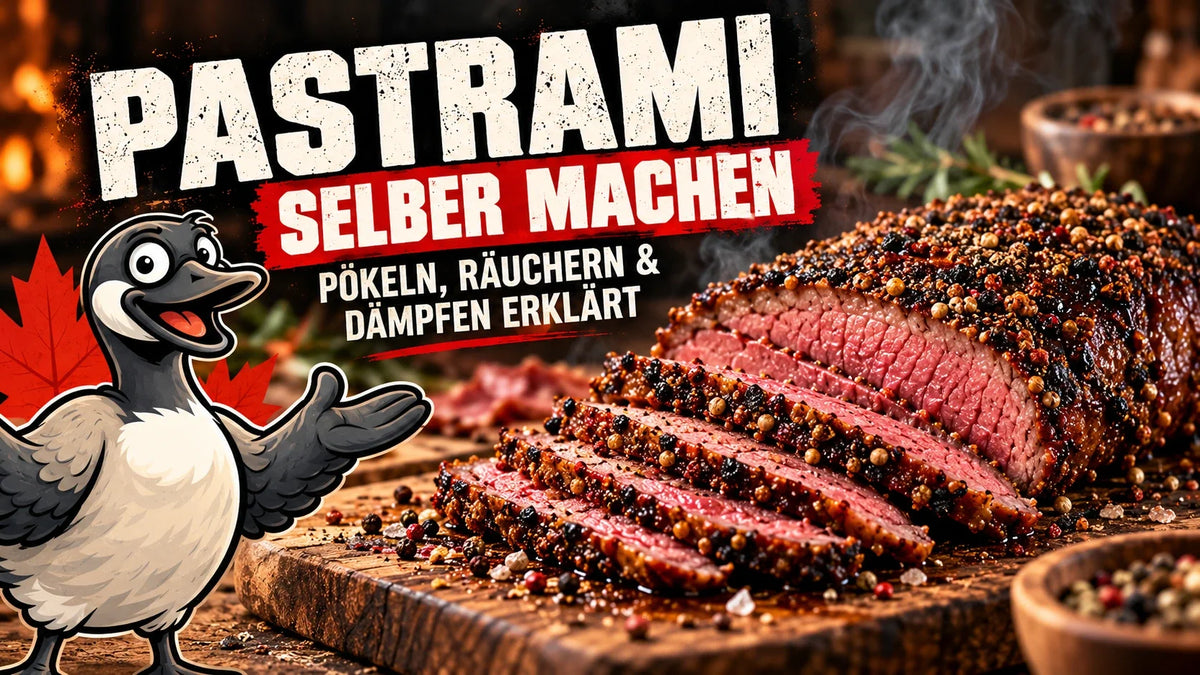 Gustav neben aufgeschnittenem Pastrami mit Gewürzkruste – Pökeln, Räuchern und Dämpfen erklärt.